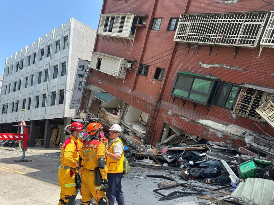 Members of a search and rescue team prepare to enter a leaning building after strong earthquake, 7.4 magnitude, caused disasters in the Hualien area of Taiwan.<span class="copyright">National Fire Agency/Anadolu/Getty Images</span>