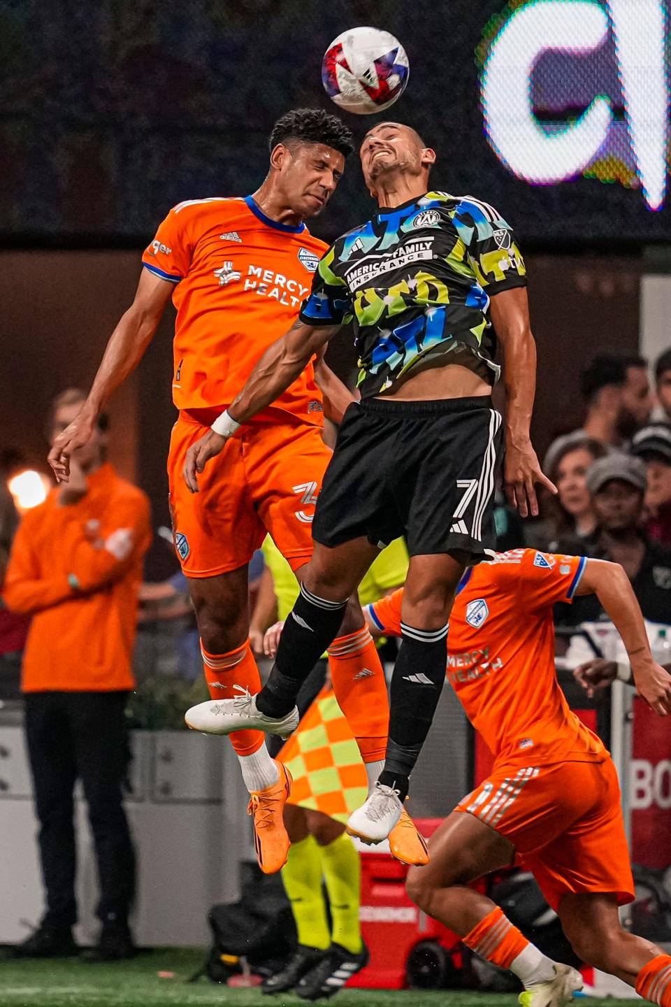 Aug 30, 2023; Atlanta, Georgia, USA; FC Cincinnati defender Ian Murphy (32) and Atlanta United forward Giorgos Giakoumakis (7) fight for the ball in the air during the first half at Mercedes-Benz Stadium.