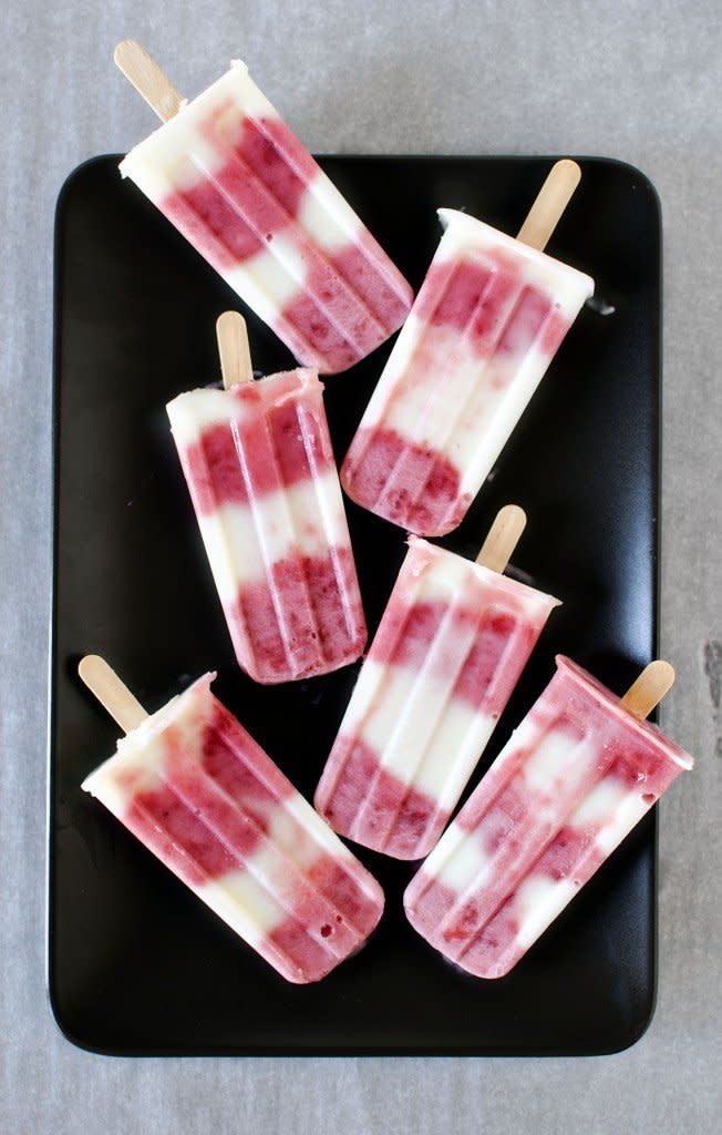 <strong>Get the <a href="http://passthesushi.com/strawberry-lemonade-popsicles/" target="_blank">Strawberry Lemonade Popsicles recipe</a> from Pass the Sushi</strong>