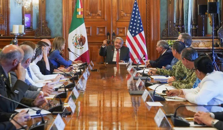 El presidente de México, Andrés Manuel López Obrador, en una reunión con la asesora de Seguridad Nacional de los Estados Unidos, Elizabeth Sherwood Randall 