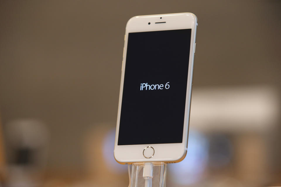 BERLIN, GERMANY - SEPTEMBER 19:  An Apple iPhone 6 stands on display at the Apple Store on the first day of sales of the new phone in Germany on September 19, 2014 in Berlin, Germany. Hundreds of people had waited in a line that went around the block through the night in order to be among the first people to buy the new smartphone, which comes in two versions: the Apple iPhone 6 and the somewhat larger Apple iPhone 6 Plus.  (Photo by Sean Gallup/Getty Images)