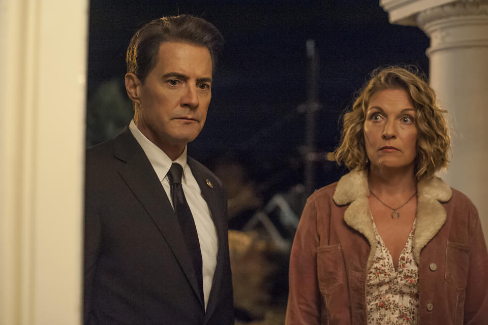 TWIN PEAKS, l-r: Kyle MacLachlan, Sheryl Lee in 'Part 18: What Is Your Name?', (Season 1, Episode 18, aired September 10, 2017). ph: Suzanne Tenner/©Showtime/courtesy Everett Collection