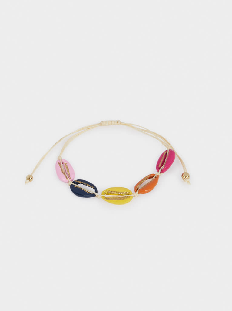 <p>Prix : 9,99 euros</p><br><a href="https://www.parfois.com/fr/re/bijoux/bracelets/bracelet-r%C3%A9glable-coquillage-/178828.html?dwvar_178828_color=BM_&dwvar_178828_size=U&cgid=56#lastIndex=119&cgid=56&start=1&sz=120" rel="nofollow noopener" target="_blank" data-ylk="slk:Acheter;elm:context_link;itc:0;sec:content-canvas" class="link ">Acheter</a>