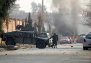 <p>Afghan police officers arrive at the site of a blast and gun fire in Jalalabad, Afghanistan, Jan. 24, 2018. (Photo: Parwiz/Reuters) </p>