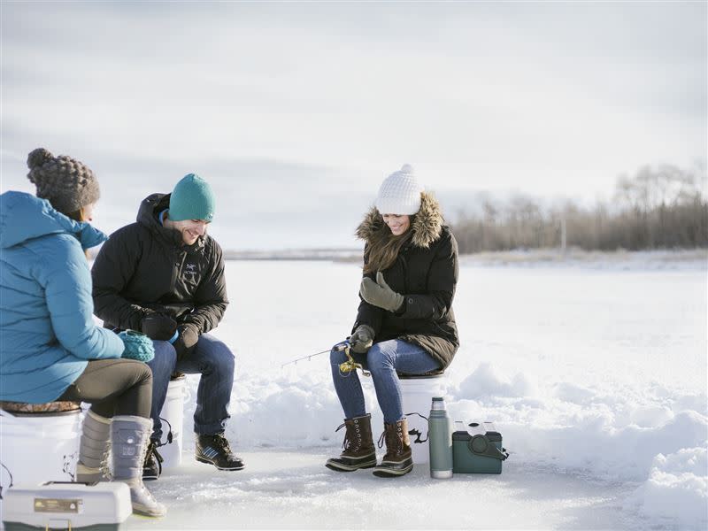 冰上釣魚也是加拿大冬季的特別野趣。（圖／旅宿業者提供）