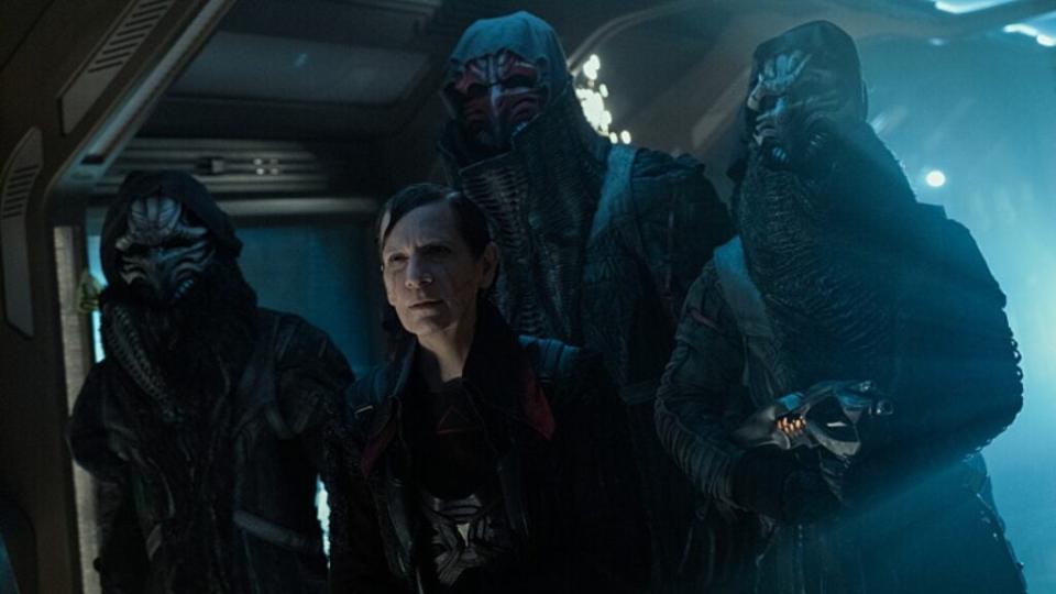 Vadic (Amanda Plummer) and the Changelings commandeer the U.S.S. Titan. (Credit: Trae Patton/Paramount+)