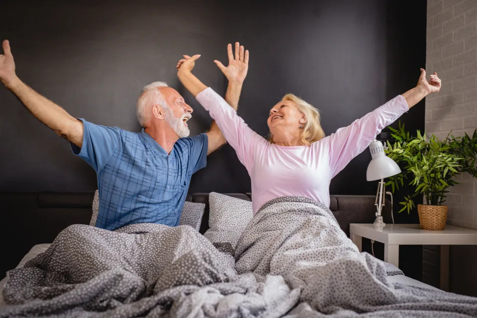 Levantarse temprano y mantenerse activos durante el d&#xed;a protege nuestra mente y nos hace sentir m&#xe1;s felices, seg&#xfa;n concluye un estudio realizado con adultos mayores. (Getty Creative)