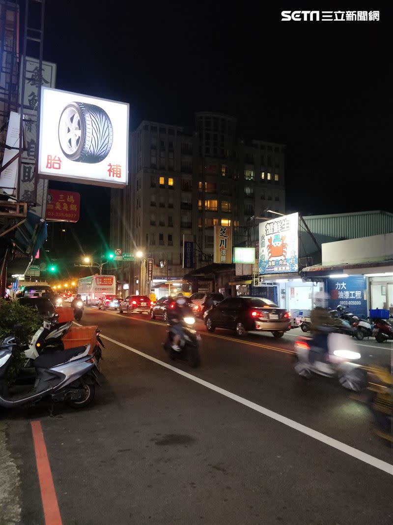  鄰近桃園車站的商圈跟中壢夜市人潮都不多。（圖／記者谷庭攝）