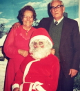 <p>Este Papai Noel parece ter saído diretamente de um pesadelo. <i>Foto: Creepysantaphotos.com</i></p>