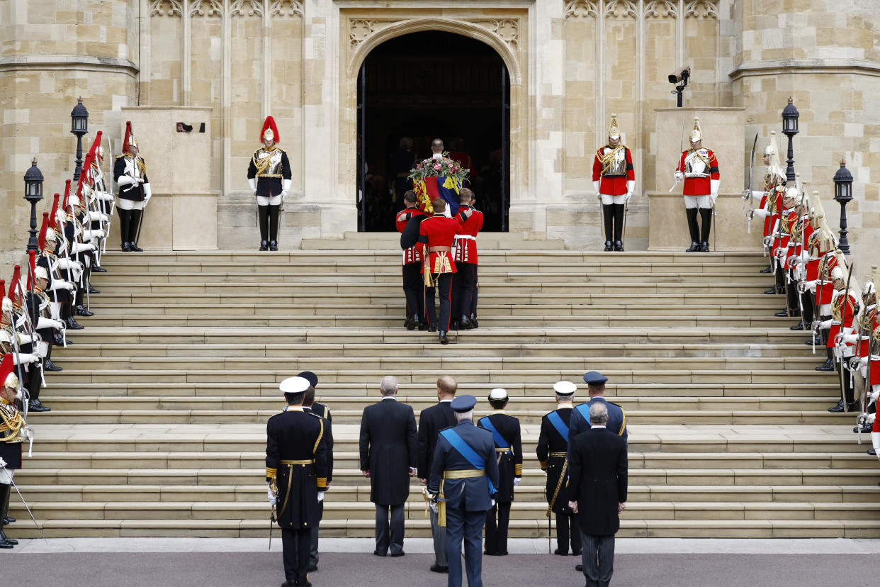 King Charles III, the Princess Royal, the Duke of York, the Earl of Wessex, the Prince of Wales, the Duke of Sussex, Peter Phillips, the Earl of Snowden, the Duke of Gloucester and Vice Admiral Sir Tim Laurence watch as coffin bearers carry the coffin of Queen Elizabeth II into St George's Chapel in Windsor Castle, Berkshire, as it arrives for the Committal Service. Picture date: Monday September 19, 2022.