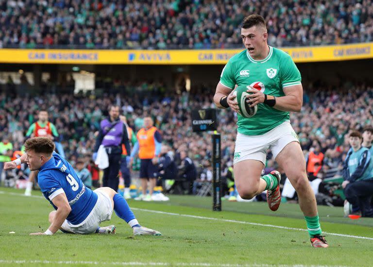 Irlanda tiene muy a mano una nueva conquista del Seis Naciones, como Dan Sheehan un try frente a Italia; el campeón defensor recibirá a Escocia con todo en favor para repetir.