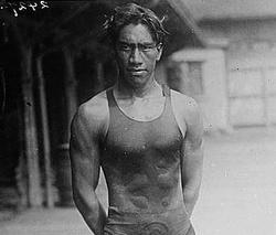 Duke Kahanamoku, 1915 (<a href="http://www.loc.gov/pictures/item/ggb2004010653/" rel="nofollow noopener" target="_blank" data-ylk="slk:Library of Congress;elm:context_link;itc:0;sec:content-canvas" class="link ">Library of Congress</a>)