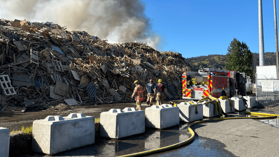 Portland Fire tackles large sawdust, pallet fire at wood recycling plant