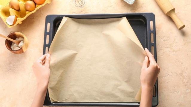 Will Parchment Paper, Foil, or Non-Stick Spray Bake the Best Cookies? I  Found Out — Eat This Not That