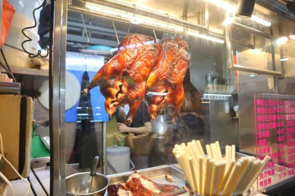 fei fei roasted noodle - stall display