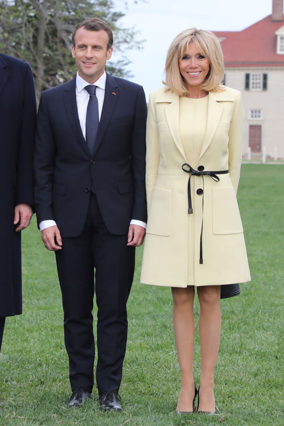 <p>Wearing a Louis Vuitton pale yellow dress and belted coat for a visit to Mount Vernon. </p>