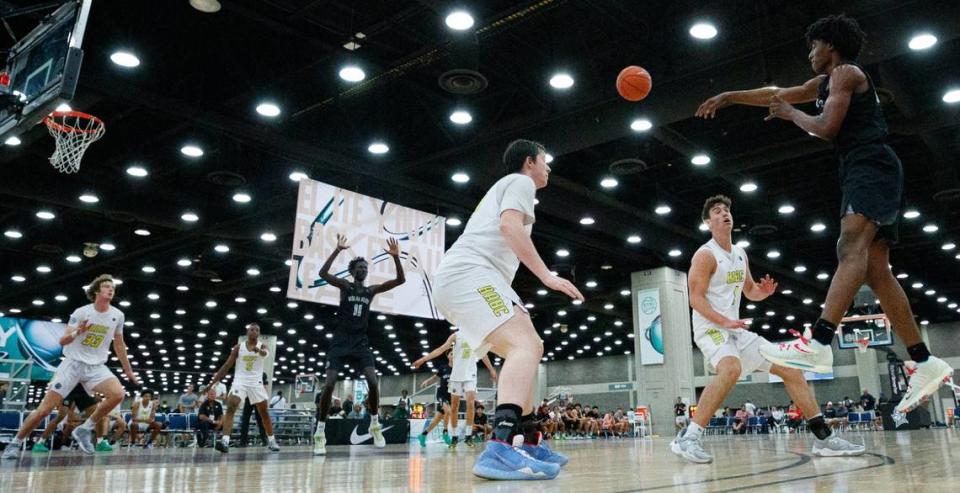 MoKan Elite’s John Bol (11) waits for a pass in the middle of the court during the recent Nike EYBL event in Louisville. Bol is a highly ranked prospect in the 2024 class.