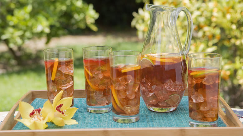pitcher and glasses iced tea