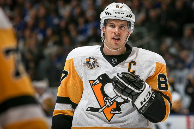 TORONTO, ON - DECEMBER 17: Sidney Crosby #87 of the Pittsburgh Penguins during the third period at an NHL game against the Toronto Maple Leafs at the Air Canada Centre on December 17, 2016 in Toronto, Ontario, Canada. (Photo by Kevin Sousa/NHLI via Getty Images)