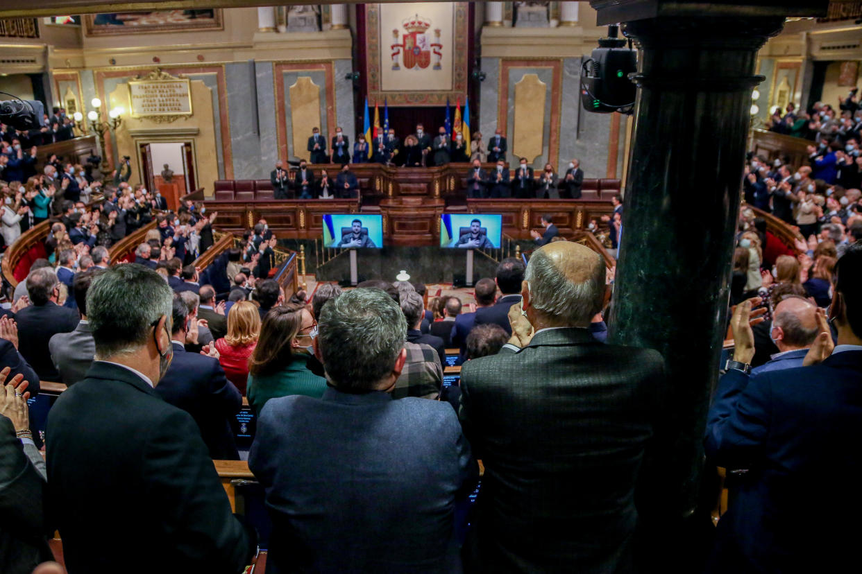 Zelenski recibió telemáticamente una gran ovación de diputados y senadores. (Photo By EUROPA PRESS/R.Rubio.POOL via Getty Images)