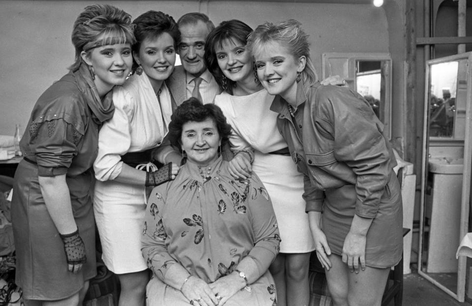 The Nolan sisters- Coleen, Maureen and Bernadette with their mother Maureen and father Tommy. Circa 1984. (Part of the Independent Newspapers Ireland/NLI Collection). (Photo by Independent News And Media/Getty Images)