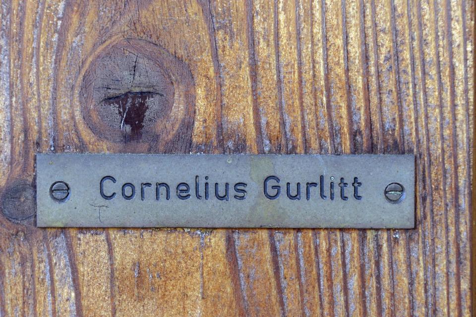 FILE - The Feb. 13, 2014 file photo shows the name plate of the house of Cornelius Gurlitt in Salzburg, Austria. The Munich state court said Thursday, Dec. 15, 2016 that Cornelius Gurlitt's will is valid, rejecting a case brought by his cousin Uta Werner who claimed the 81-year-old wasn't mentally fit when he wrote it. (AP Photo/Kerstin Joensson, file)