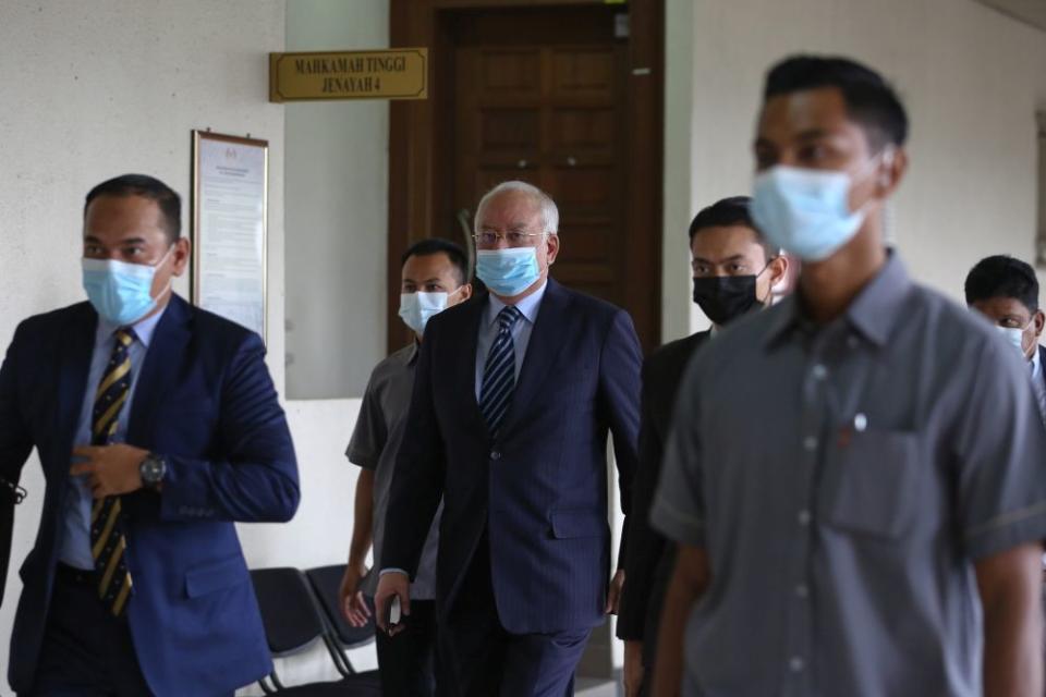 Datuk Seri Najib Razak is pictured at the Kuala Lumpur High Court January 6, 2021.  — Picture by Yusof Mat Isa