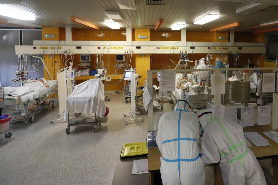 Healthcare workers attend to COVID-19 patients in an intensive care unit (ICU) at Na Bulovce hospital in Prague, Czech Republic, Thursday, Oct. 1, 2020. A record surge of new coronavirus infections in the Czech Republic in September has been followed by a record surge of those hospitalized with COVID-19. The development has started to put the health system in the country under serious pressure for the first time since the pandemic hit Europe. (AP Photo/Petr David Josek)