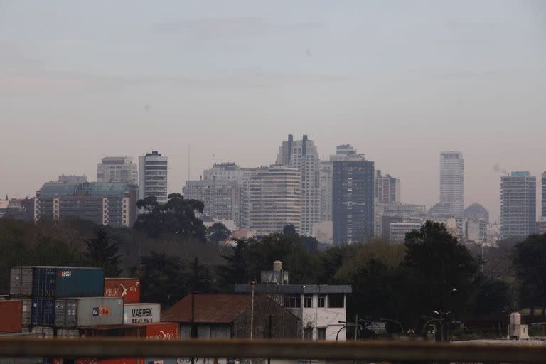 El humo de los incendios en Rosario llegó a la ciudad de Buenos Aires