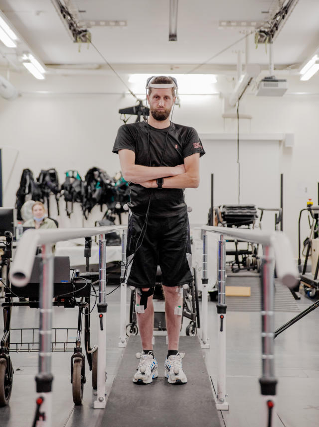 Gert-Jan Oskam, quien lleva m&#xe1;s de una d&#xe9;cada paralizado de la cintura hacia abajo. (Jimmy Ravier/EPFL v&#xed;a The New York Times).
