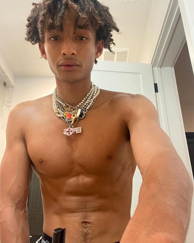 Jaden Smith Shows Off Ripped Muscles In New Shirtless Selfies