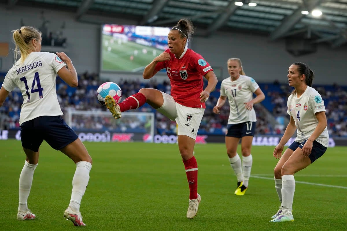 EURO-MUJERES (AP)