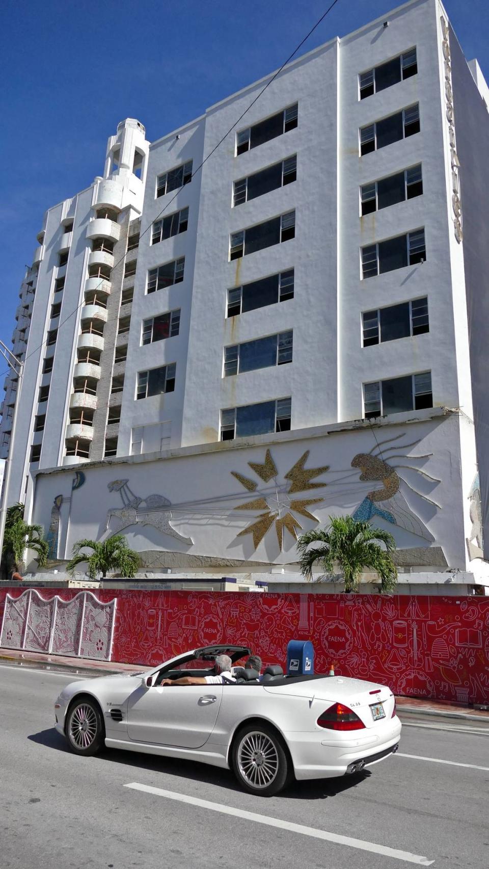 Artist Jack Stewart’s mosaic mural depicting the Greek god Apollo pulling his sun chariot is seen here on the facade of an addition to the historic Versailles Hotel (at extreme left) in 2015, just before the artwork was removed and the annex demolished. WALTER MICHOT/MIAMI HERALD STAFF