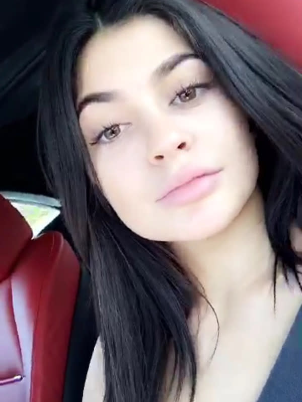 Kylie Jenner Without Makeup: Makeup-Free Selfies