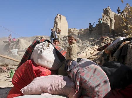 Children stand by their belongings after an earthquake, in Kishim district of Badakhshan province, Afghanistan October 27, 2015. REUTERS/Stringer