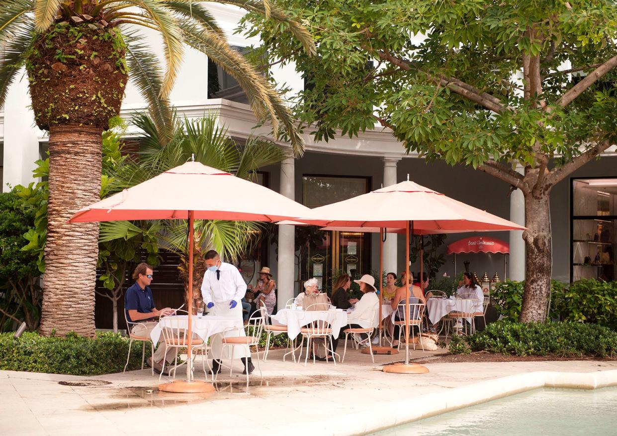 Outdoor seating is shown at Sant Ambroeus at the Royal Poinciana Plaza in October 2020.