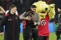 Leverkusen's head coach Xabi Alonso, right, embraces Leverkusen's Jeremie Frimpong after the German soccer cup match between Bayer 04 Leverkusen and Fortuna Duesseldorf in Leverkusen, Germany, April 3, 2024. (AP Photo/Martin Meissner)