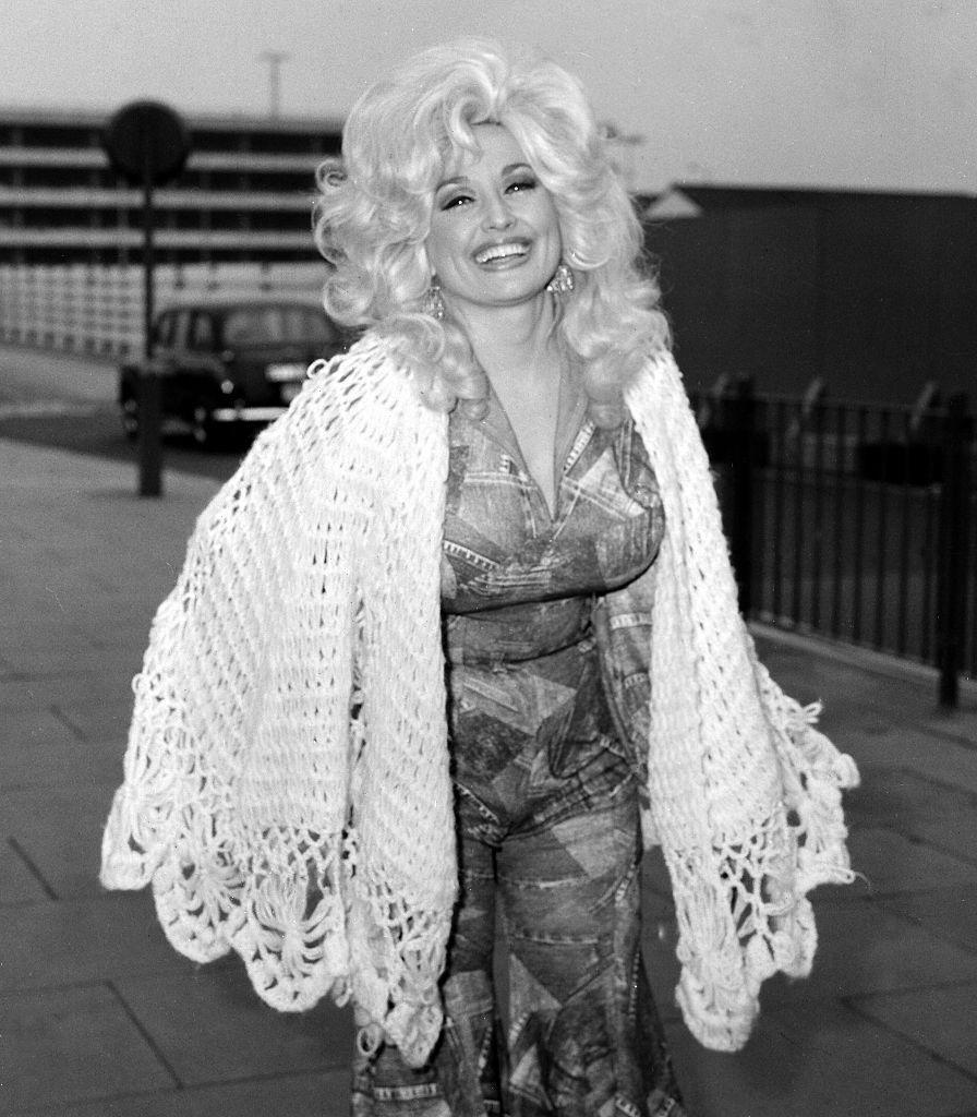 halloween costumes with wigs dolly parton