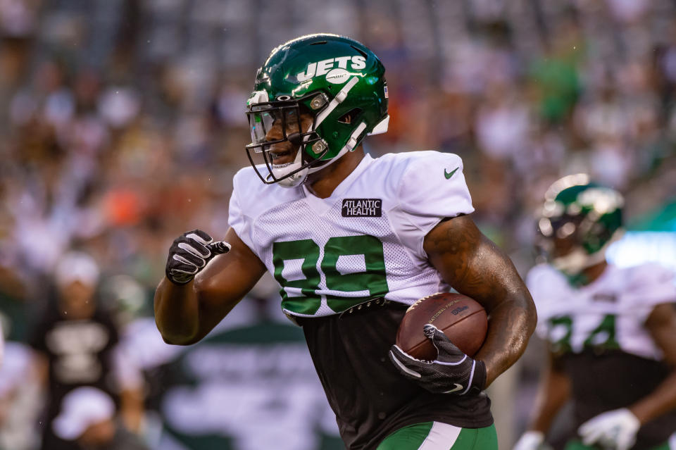 EAST RUTHERFORD, NJ - AUGUST 18: New York Jets tight end Chris Herndon (89) in action during the New York Jets Green and White Scrimmage on August 18, 2019 at MetLife Stadium in East Rutherford, NJ (Photo by John Jones/Icon Sportswire via Getty Images)