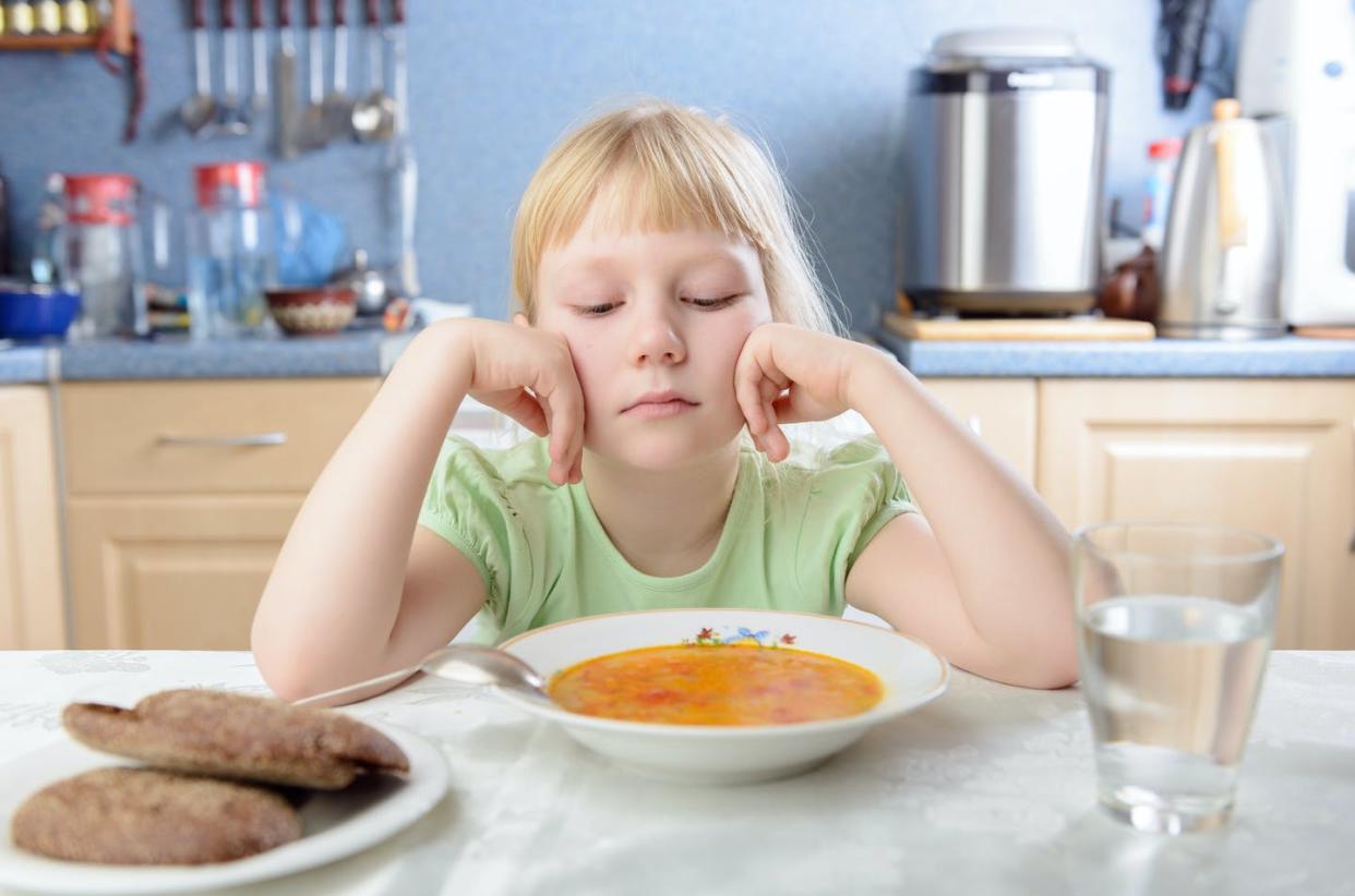   <span class="attribution"><a class="link " href="https://www.shutterstock.com/es/image-photo/little-girl-doesnt-want-eat-soup-239338354" rel="nofollow noopener" target="_blank" data-ylk="slk:Pamuk / Shutterstock;elm:context_link;itc:0;sec:content-canvas">Pamuk / Shutterstock</a></span>