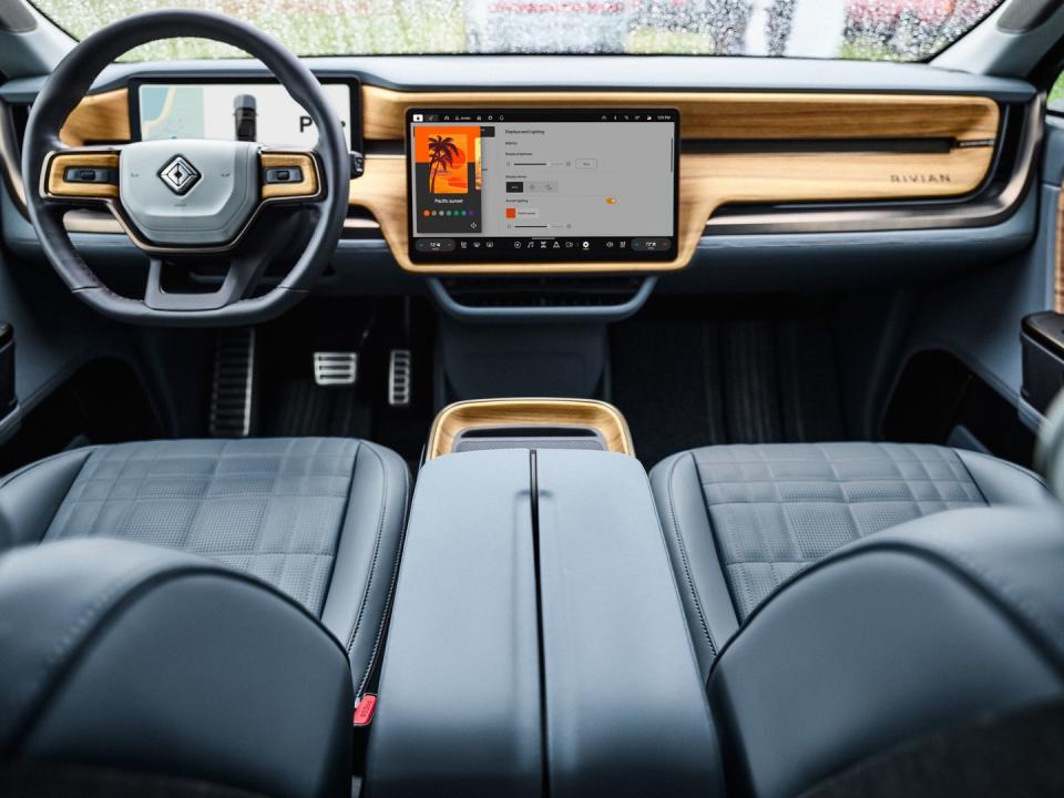 2025 rivian r1s interior