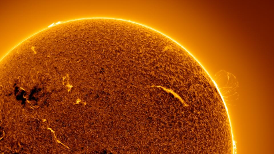 Faint loops of plasma on the sun