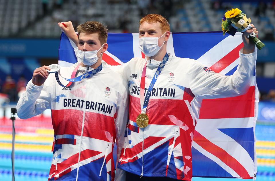 Tokyo 2020 Olympics - Swimming - Men's 200m Freestyle - Medal Ceremony - Tokyo Aquatics Centre - Tokyo, Japan - July 27, 2021. Tom Dean of Britain and Duncan Scott of Britain pose with their gold and silver medal REUTERS/Kai Pfaffenbach