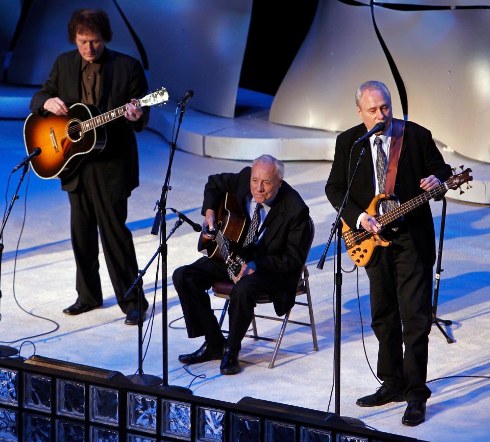 Bluegrass legend Earl Scruggs, center, performs with his sons, Randy, left, and Gary, right, during the International Bluegrass Music Awards show on Thursday, Sept. 30, 2010, in Nashville, Tenn. (AP Photo/Mark Humphrey)