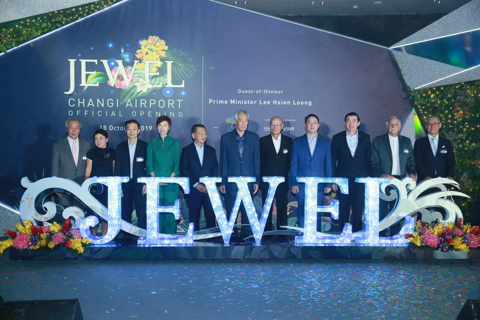 PM Lee Hsien Loong (middle) at the official opening of Jewel on 18 October, 2019. (PHOTO: Jewel Changi Airport)