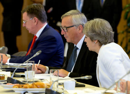 European Commission President Jean-Claude Juncker (C) and British Prime Minister Theresa May take part in an EU summit in Brussels, Belgium, October 20, 2017. REUTERS/Virginia Mayo/Pool