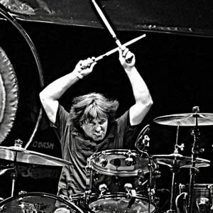 Simon Wright is an English drummer formally of legendary rock bands AC/DC, DIO, UFO, Rhino Bucket, and Geoff Tate’s Queensrÿche.