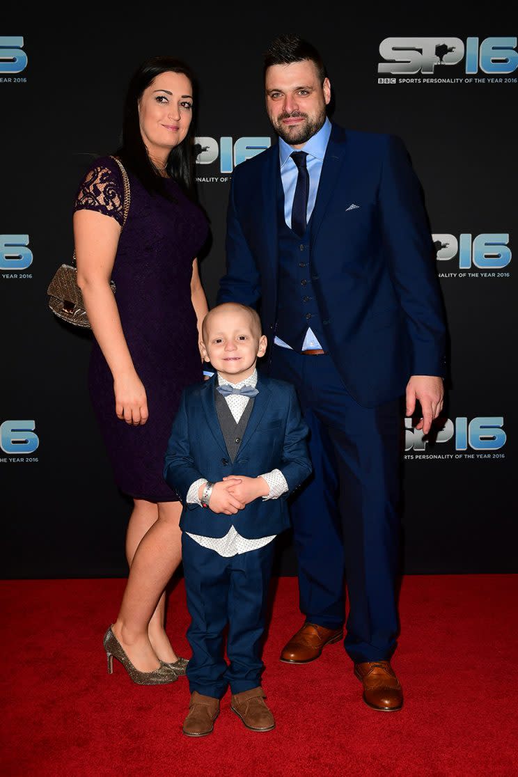 Bradley Lowery with parents