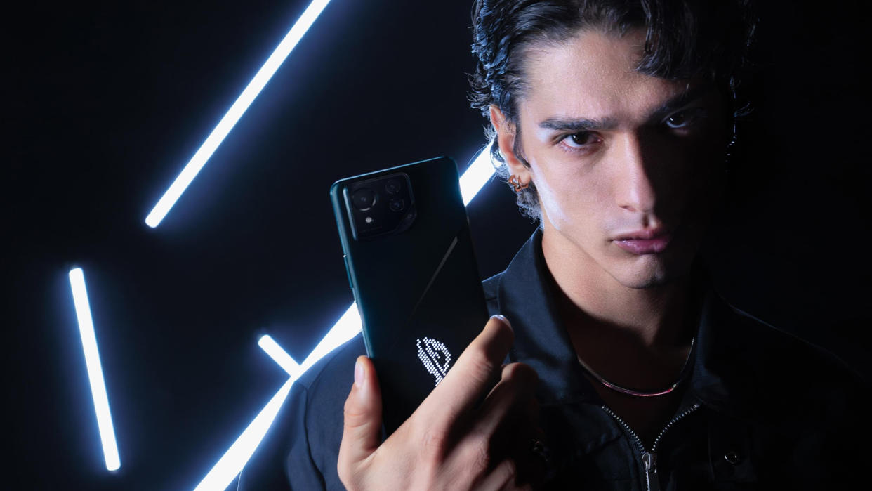  A model holding the Asus ROG Phone 8 Pro. 