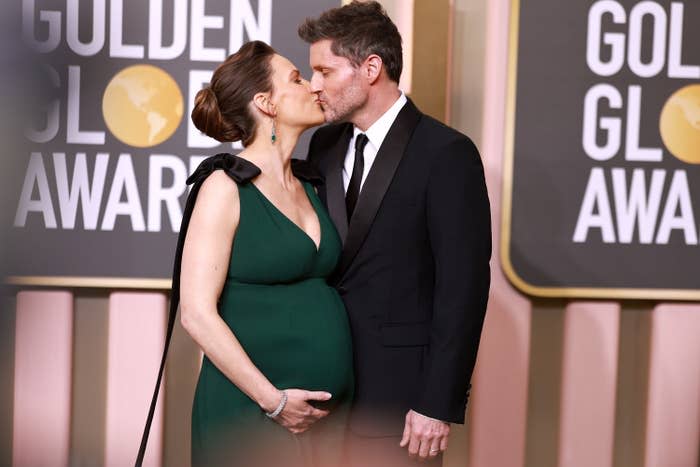 Hilary and Philip kiss on the Golden Globes Awards red carpet